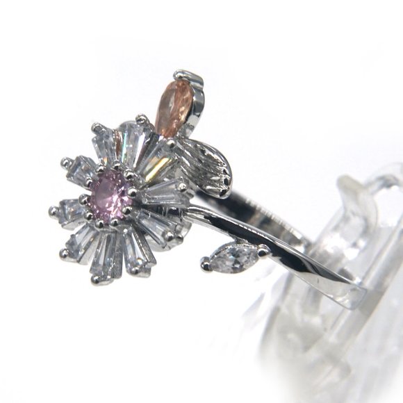 Silver ring with CZ Daisy, has pink center stone and topaz accent. - Picture 4 of 5